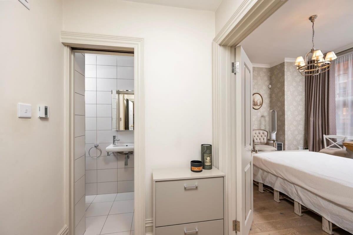 Charming Chelsea Studio Your Cozy Urban Retreat Лондон Экстерьер фото